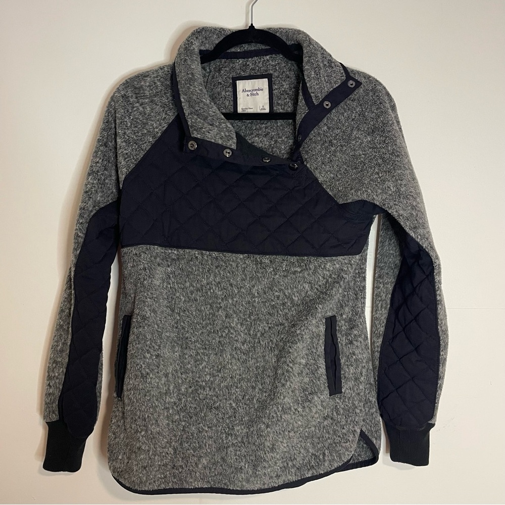 Abercrombie & Fitch Gray and Black Sweater